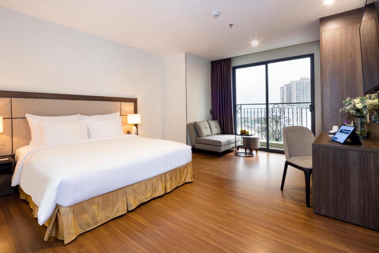 Aston Hotel